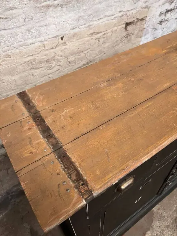 Illustration numéro 5 du produit Meuble de métier