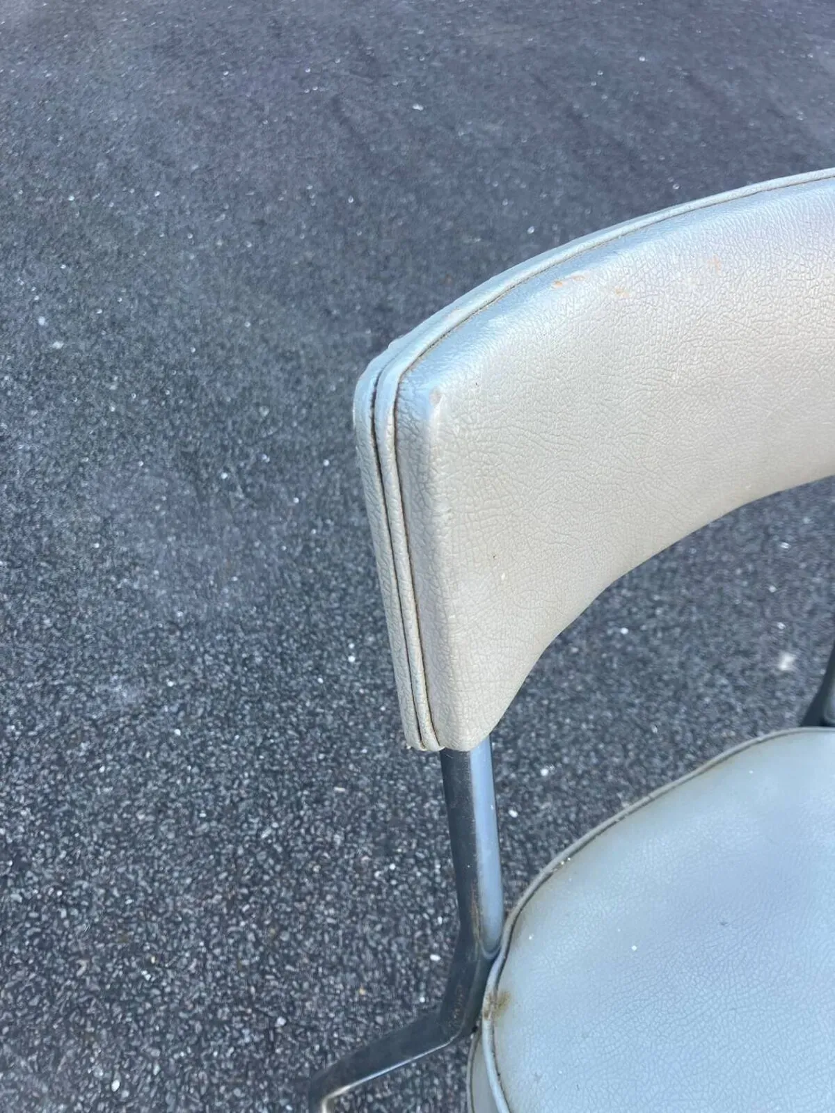 Illustration numéro 5 du produit Chaise Vintage Pullman Sky Gris Industriel