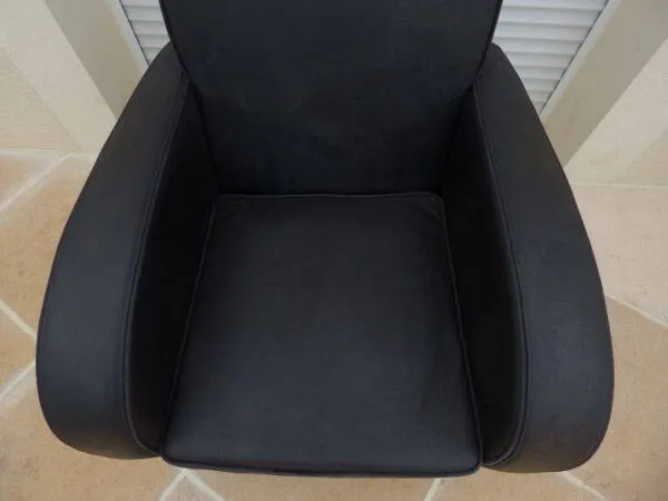 Illustration numéro 5 du produit Fauteuil club en cuir noir gris - Très bon état