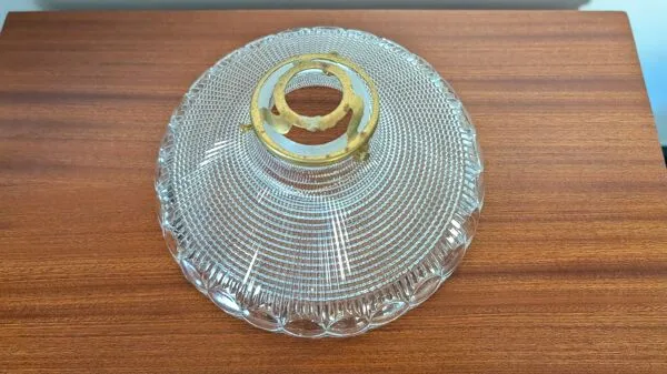 Illustration numéro 5 du produit Abat-jour en verre moulé à relief concentrique circa 1950