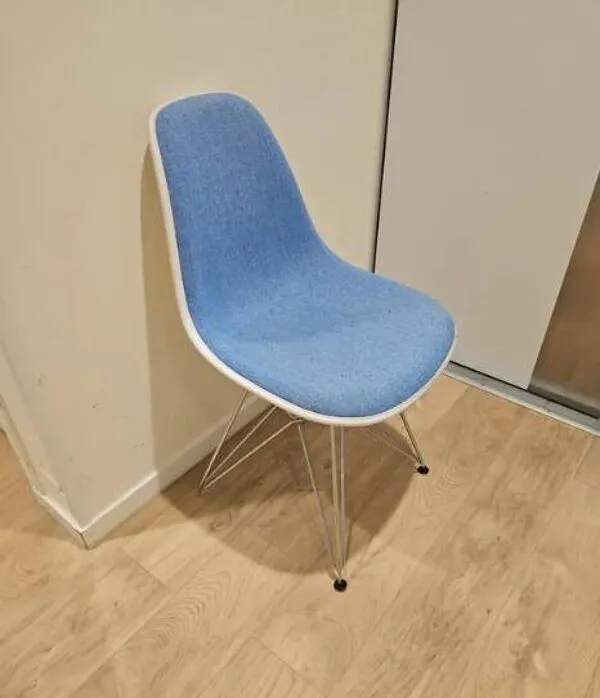 Illustration numéro 5 du produit Chaise de réunion Vitra - Havelock Blue
