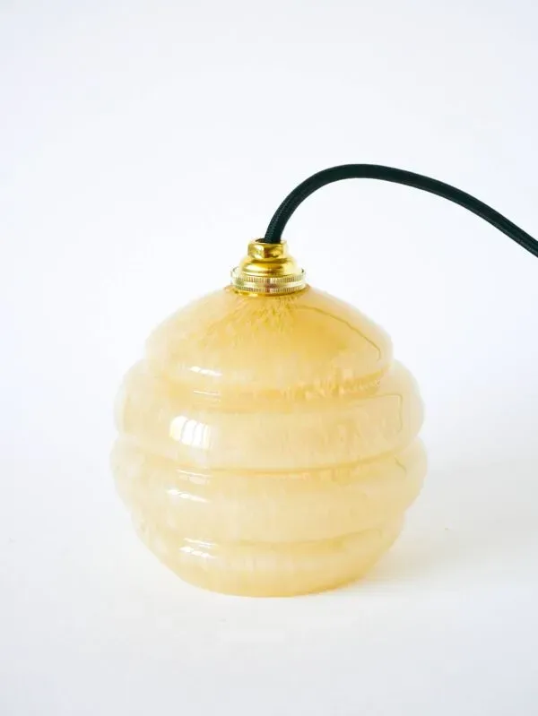 Illustration numéro 5 du produit Petite suspension boule en verre de Clichy, Jaune, 1930