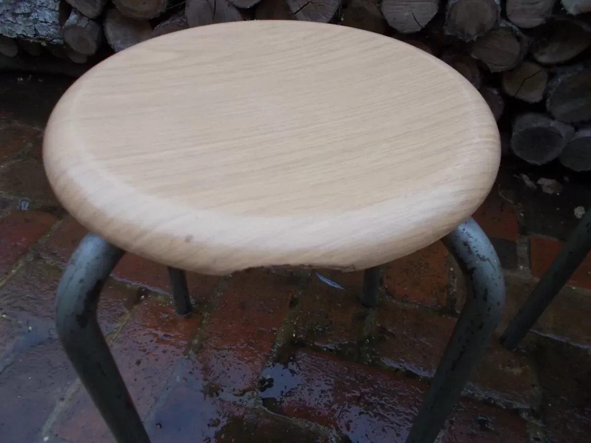 Illustration numéro 5 du produit Paire de tabourets vintage Werzalit