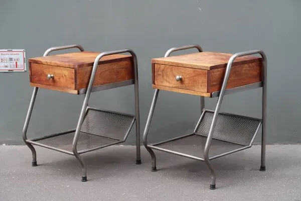 Illustration numéro 5 du produit Paire de tables de chevet de style années 50 industriel