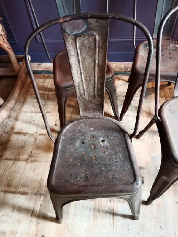 Illustration numéro 5 du produit Chaises tolix