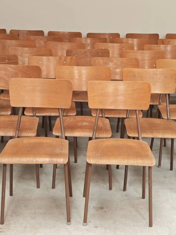 Illustration numéro 5 du produit Lot de 35 chaises d'école tchèque Kovona style bistrot des