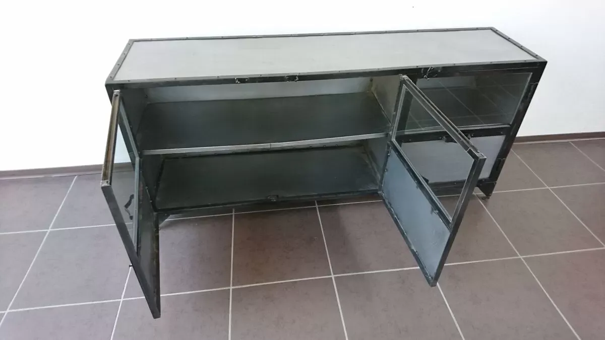 Illustration numéro 5 du produit Buffet métal industriel vintage