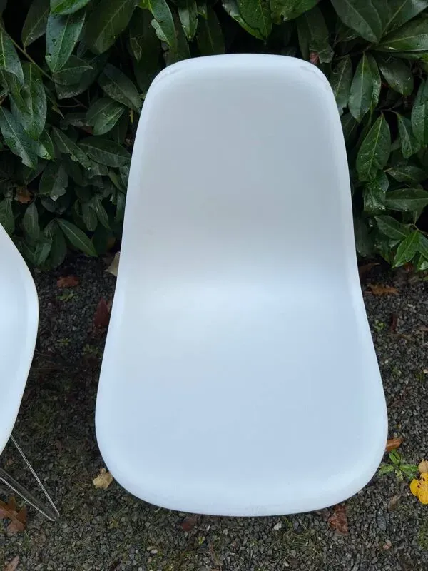 Illustration numéro 5 du produit Paire de Chaises Plastic side chair par Vitra