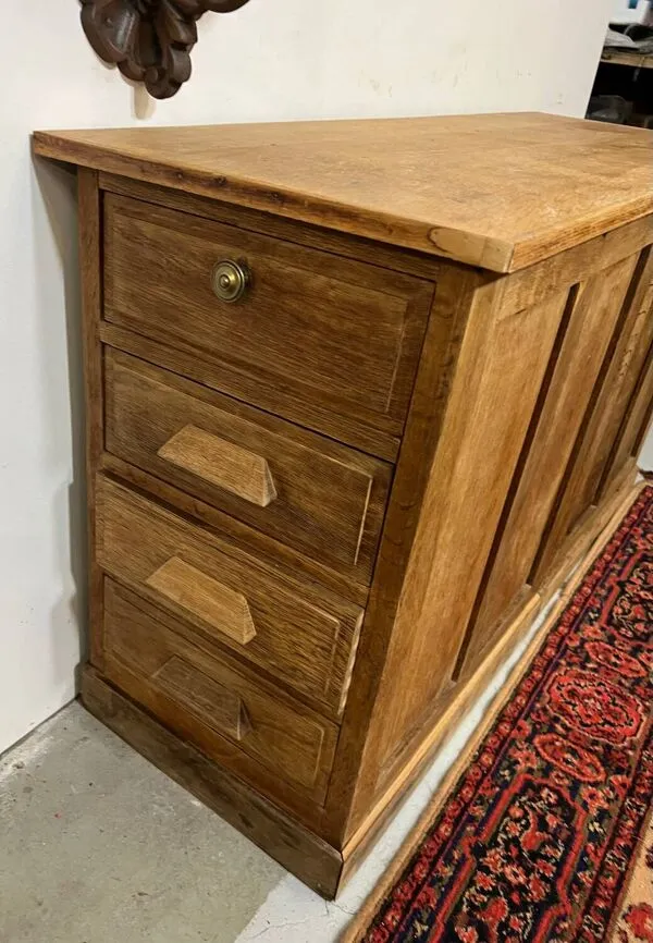 Illustration numéro 5 du produit Ancien meuble de droguerie en chêne