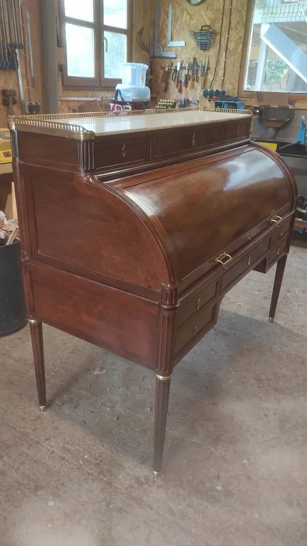 Illustration numéro 5 du produit Bureau à cylindre époque Louis XVI