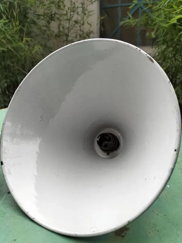 Illustration numéro 5 du produit 2 suspensions cônes tôles émaillées