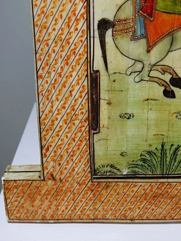 Illustration numéro 5 du produit Miroir fenêtre Rajasthan en os peint main décor cavalier ancien début XXe