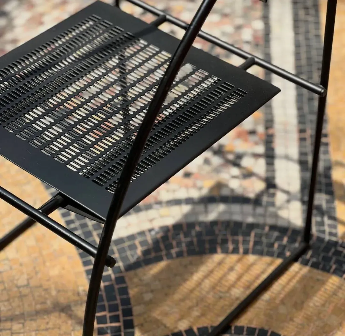 Illustration numéro 5 du produit 4 chaises « Quinta » de M.Botta