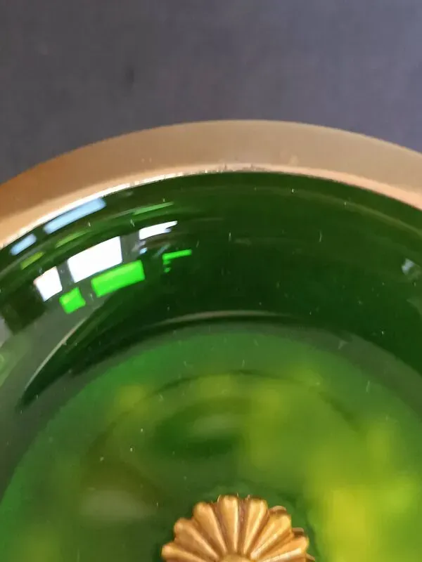 Illustration numéro 5 du produit Coupelle en cristal vert et laiton doré par Cristal & Bronze Paris