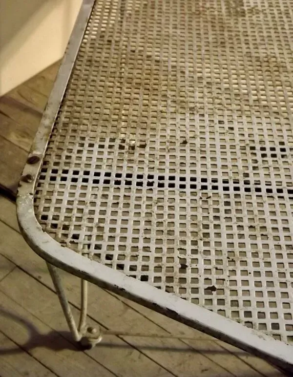 Illustration numéro 5 du produit Table basse roulante 1960