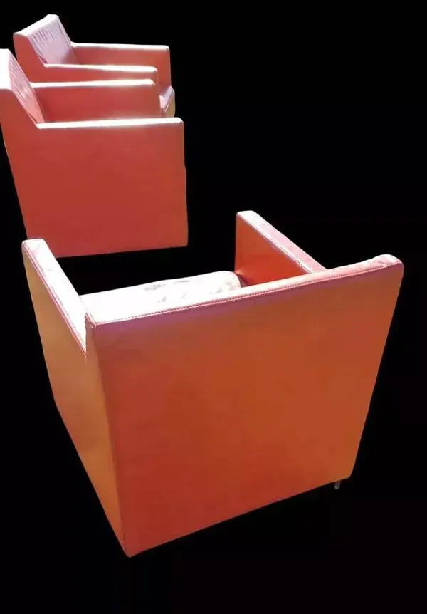 Illustration numéro 5 du produit Paire de fauteuil club en cuir orange 1980