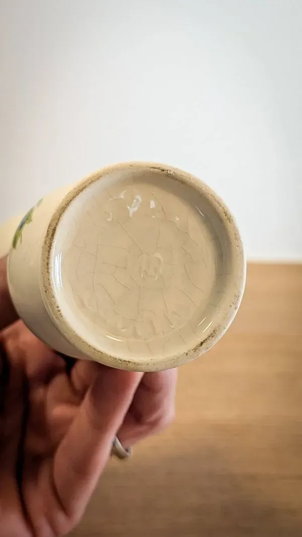 Illustration numéro 5 du produit Vase fin en porcelaine avec motifs floraux (Atelier Sadler - 1950's)