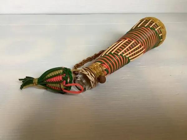 Illustration numéro 5 du produit Mini bouteille décorative multicolore et métal doré