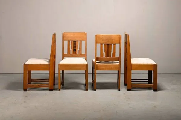 Illustration numéro 5 du produit Chaises de salle à manger Art Déco néerlandaises de l'École d'Amsterdam en chêne et tissu clair.