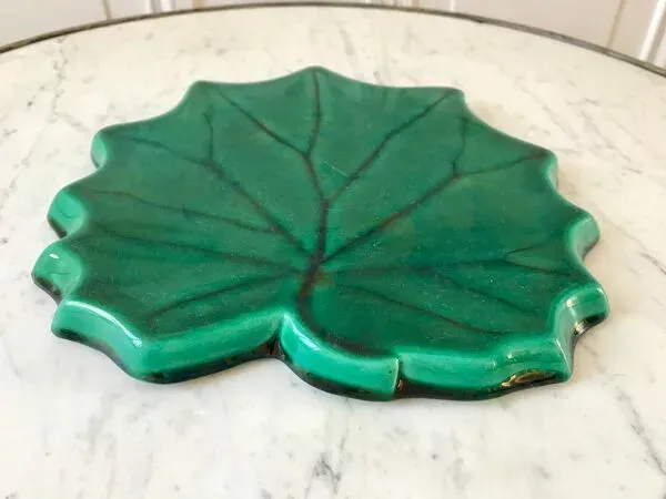 Illustration numéro 5 du produit Dessous de plat feuille en barbotine années 60