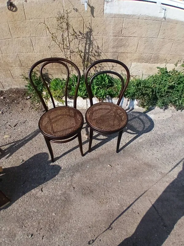 Illustration numéro 5 du produit Paire de chaises de bistrot thonet