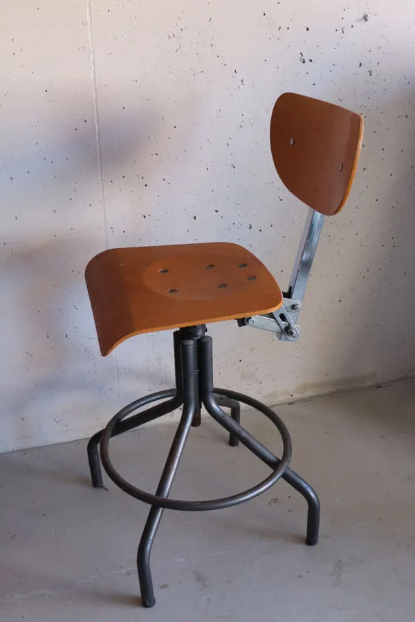 Illustration numéro 5 du produit Chaise d’atelier architecte industrielle réglable – années 60