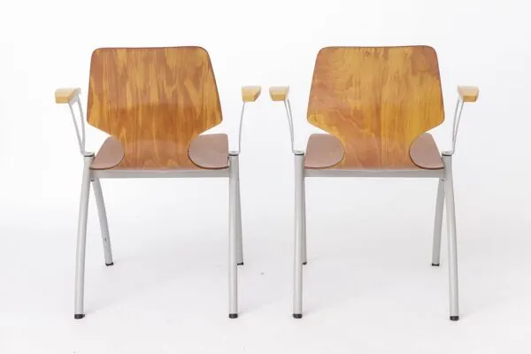 Illustration numéro 5 du produit Ensemble de 4 chaises empilables vintage Pagholz, chaises de salle à manger industrielles, allemandes.