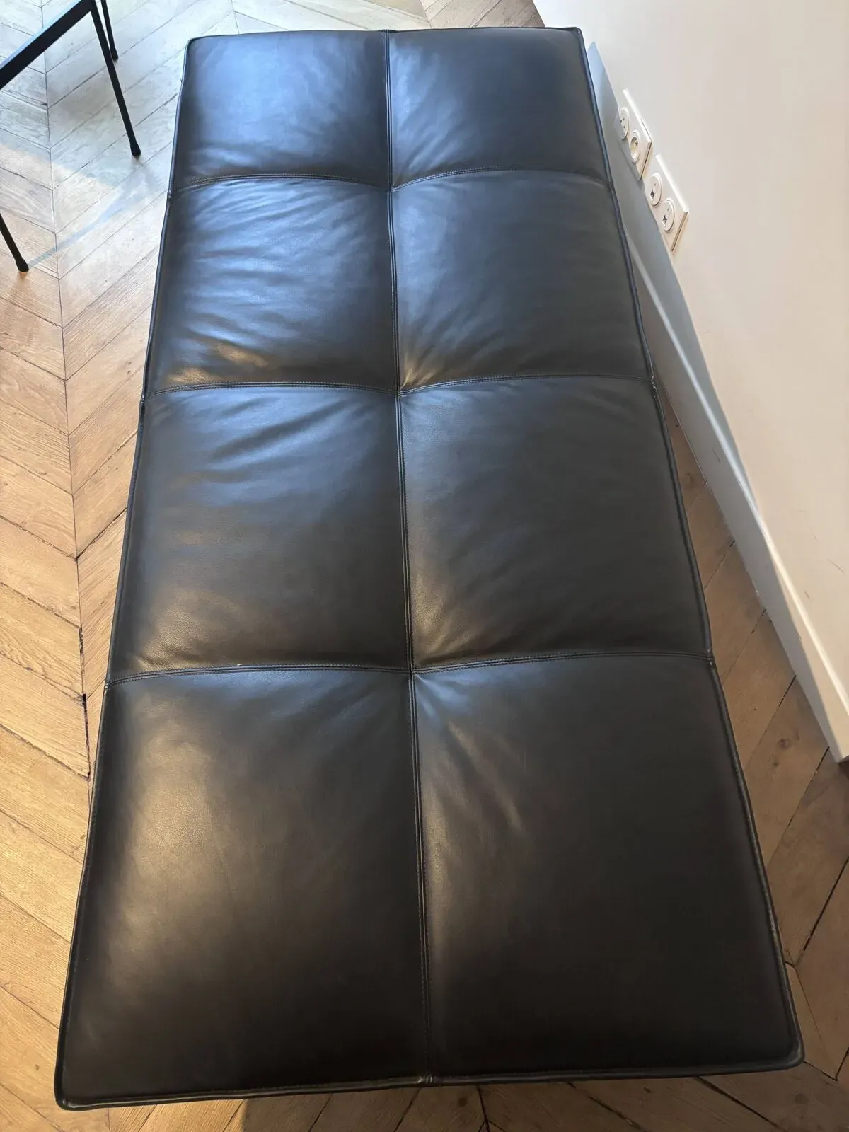 Illustration numéro 5 du produit Banquette en cuir noir