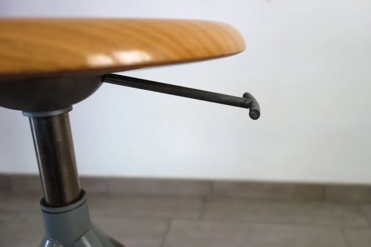 Illustration numéro 5 du produit Tabouret industriel d'atelier BAO vintage