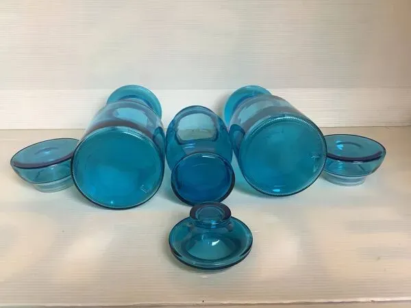 Illustration numéro 5 du produit 3 bonbonnières en verre bleu, années 70