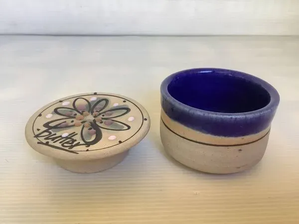 Illustration numéro 5 du produit Petit beurrier à eau