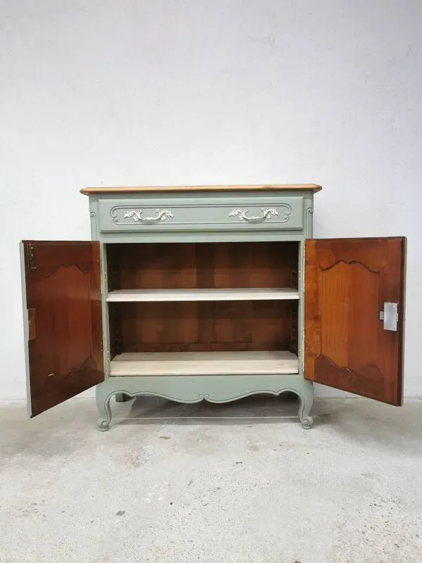 Illustration numéro 5 du produit Buffet vintage en merisier rénové