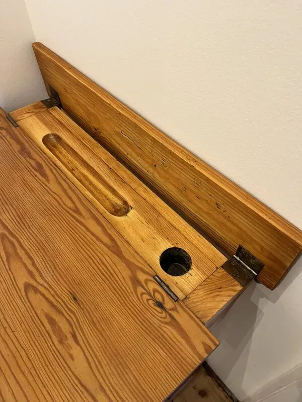 Illustration numéro 5 du produit Bureau écolier scandinave