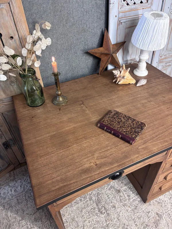 Illustration numéro 5 du produit Bureau à tiroirs