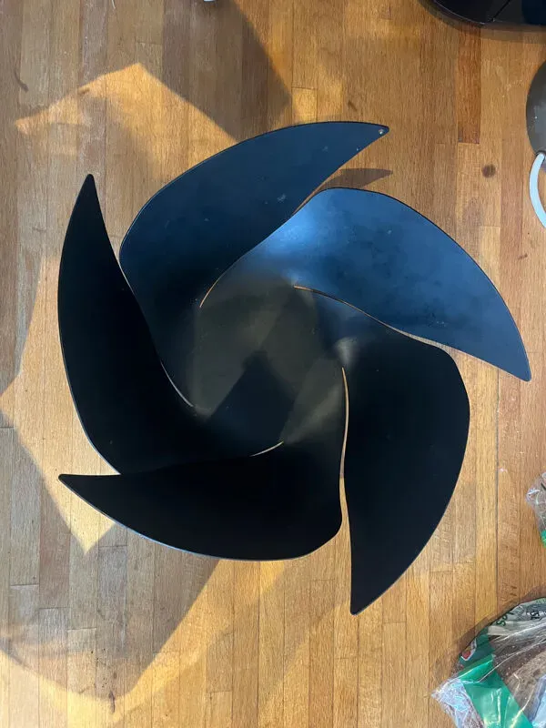 Illustration numéro 5 du produit Corbeille à fruits Alessi Twist Again par Odile Decq, design Italien