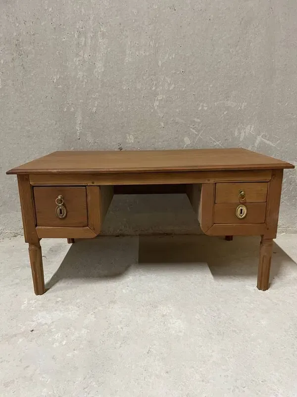 Illustration numéro 5 du produit Table basse en bois massif avec tiroirs