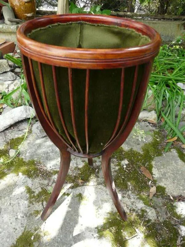 Illustration numéro 5 du produit Ancienne travailleuse corbeille bois courbé art déco