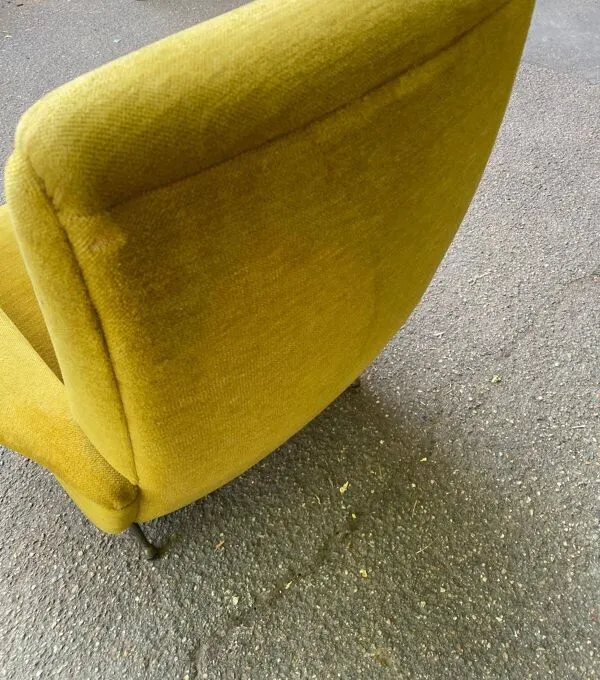 Illustration numéro 5 du produit Fauteuil italien jaune moutarde style Mid-Century