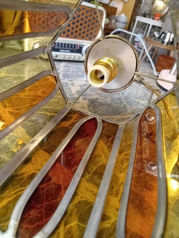 Illustration numéro 5 du produit Suspension en vitrail