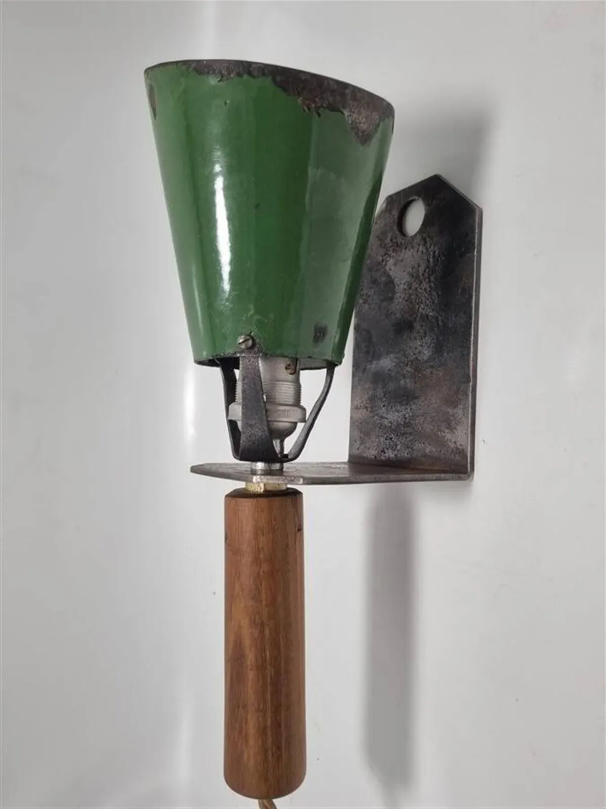 Illustration numéro 5 du produit Baladeuse en tôle émaillée