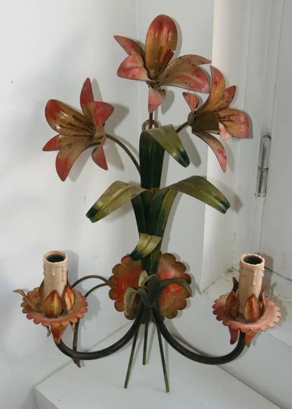 Illustration numéro 5 du produit Paire d’appliques florales vintage style florentin italien  métal