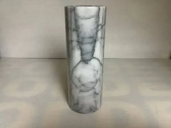 Illustration numéro 5 du produit Vase rouleau en marbre gris blanc