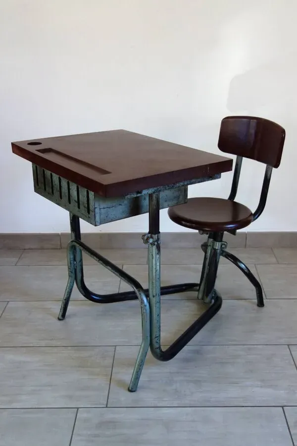 Illustration numéro 5 du produit Ancien bureau écolier évolutif années 30