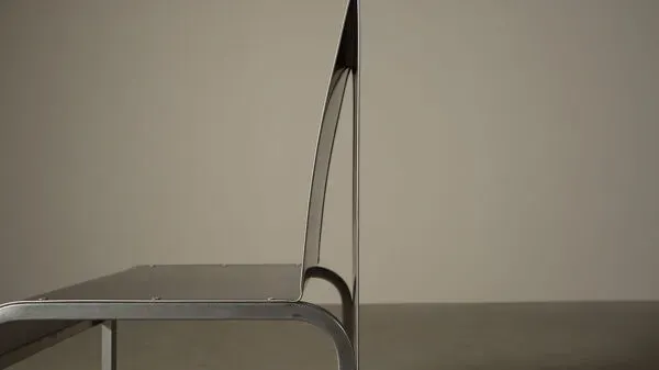 Illustration numéro 5 du produit Ensemble de six chaises de salle à manger en acier inoxydable postmodernistes datant d'environ 1980-1990.