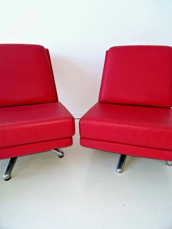 Illustration numéro 5 du produit Paire de fauteuils pivotants Cofemo de l'ère spatiale, design d'intérieur italien