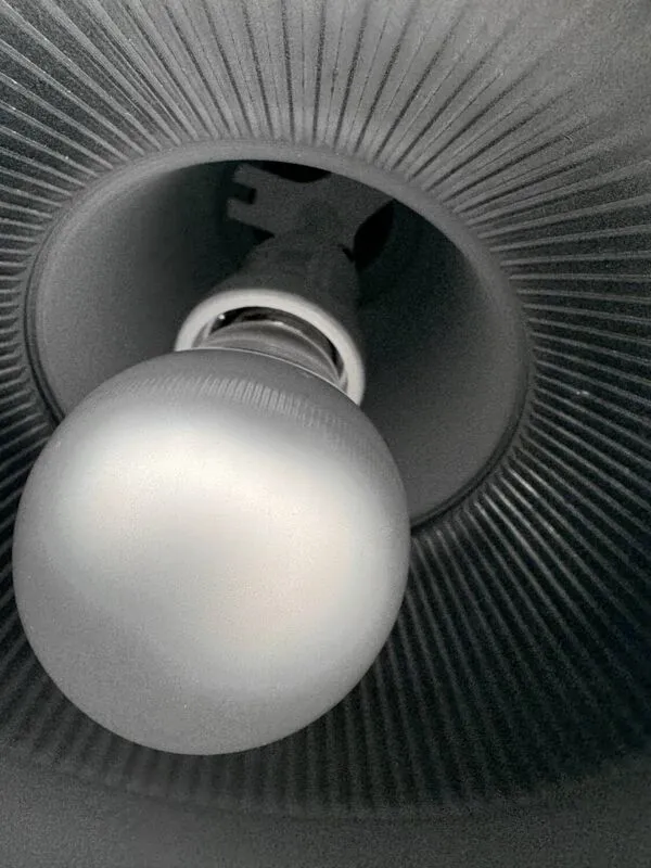 Illustration numéro 5 du produit Lustre verre Holophane années 70