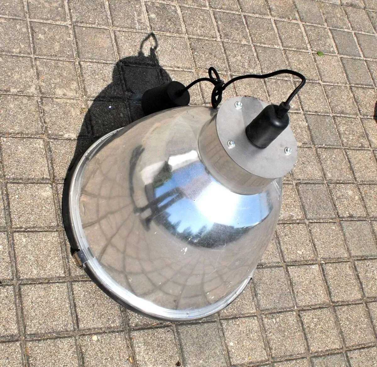 Illustration numéro 5 du produit Lampe Industrielle Suspension d'Atelier en métal et verre vintage