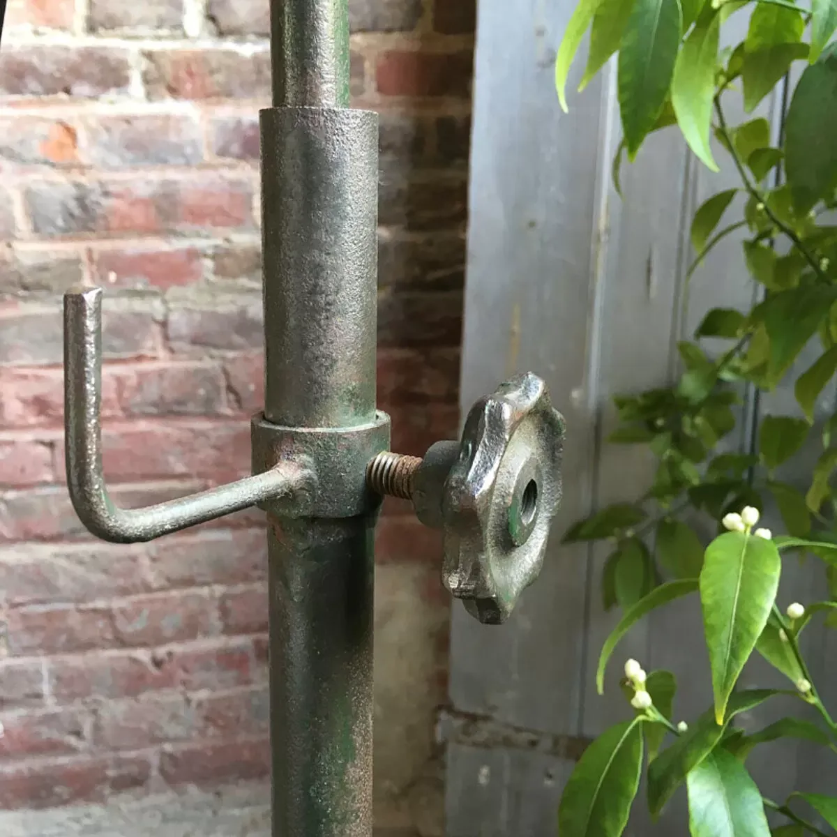 Illustration numéro 5 du produit Lampe industrielle - R.G Levallois