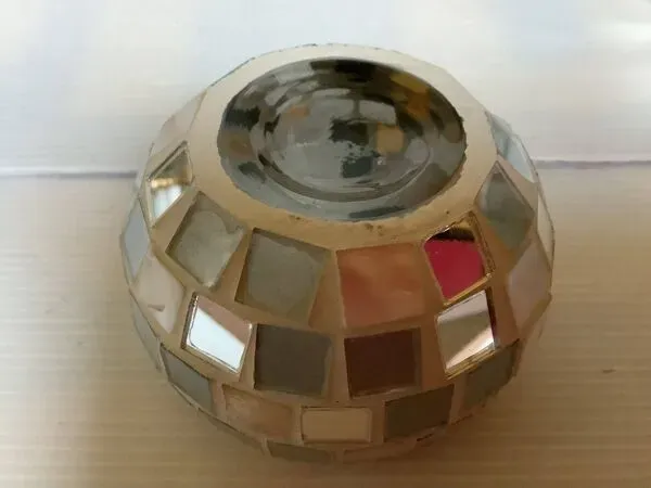 Illustration numéro 5 du produit Quatre bougeoirs photophores mosaïque miroir et nacre