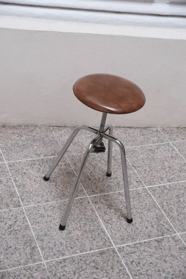 Illustration numéro 5 du produit Tabouret d’atelier vintage Jidé – Limoges